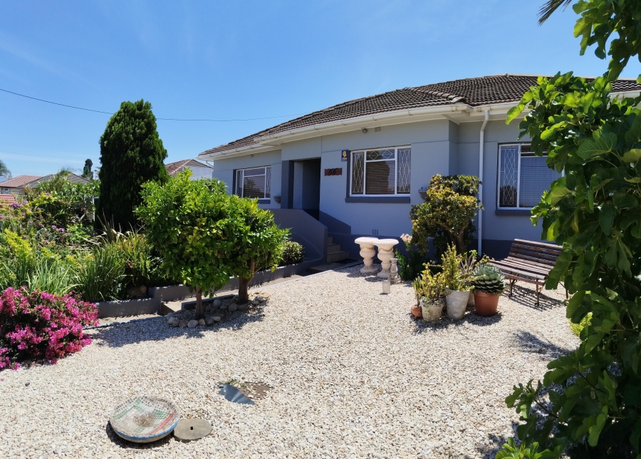 4 Bedroom Property for Sale in Van Riebeeck Hoogte Eastern Cape